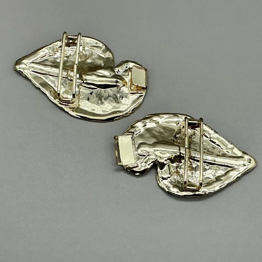 Belt Buckle Women Gold Tone Textured Leaf Interlocking Clasp Vintage 4 Inch